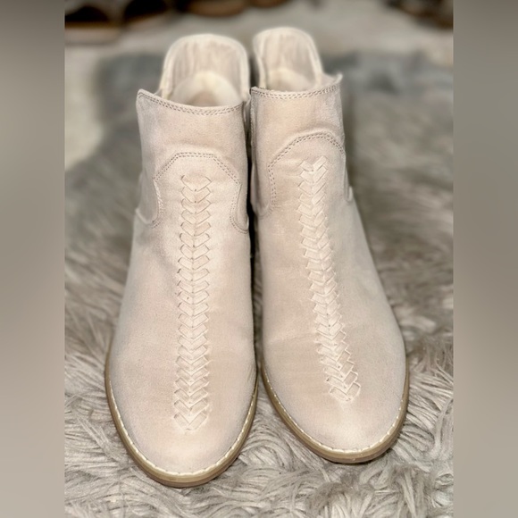 Off white Booties - Picture 3 of 3